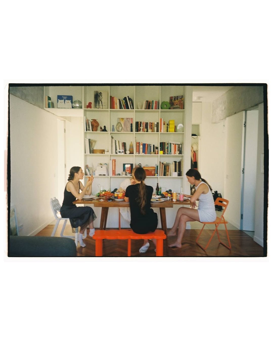 #annkiathome — рубрика, где мы делимся кадрами счастливых обладателей предметов annki. 

своё уникальное лицо, характер и ценность пространство и наполнение интерьера обретает тогда, когда в нём появляется жизнь.

——
на фото:
1, 2, 3 — диван hero + два кресла ernest / buckle / col: milk
4 , 5 — стул steve dinner / buckle / col: milk*
*когда спрашивают, удобно ли сидеть на новых стульях annki
6 — диван plus + / конфигурация из 2х модулей + два кресла steve / buckle
7 — стул steve dinner / eco wool / col: grass 
8 — скамья clover / col: xmas
9 — стулья-steve dinner / buckle / col: milk
10, 11 — диван plus + / конфигурация из 2х модулей / eco wool / col: natural
12 — кресло steve / eco wool / col: grass