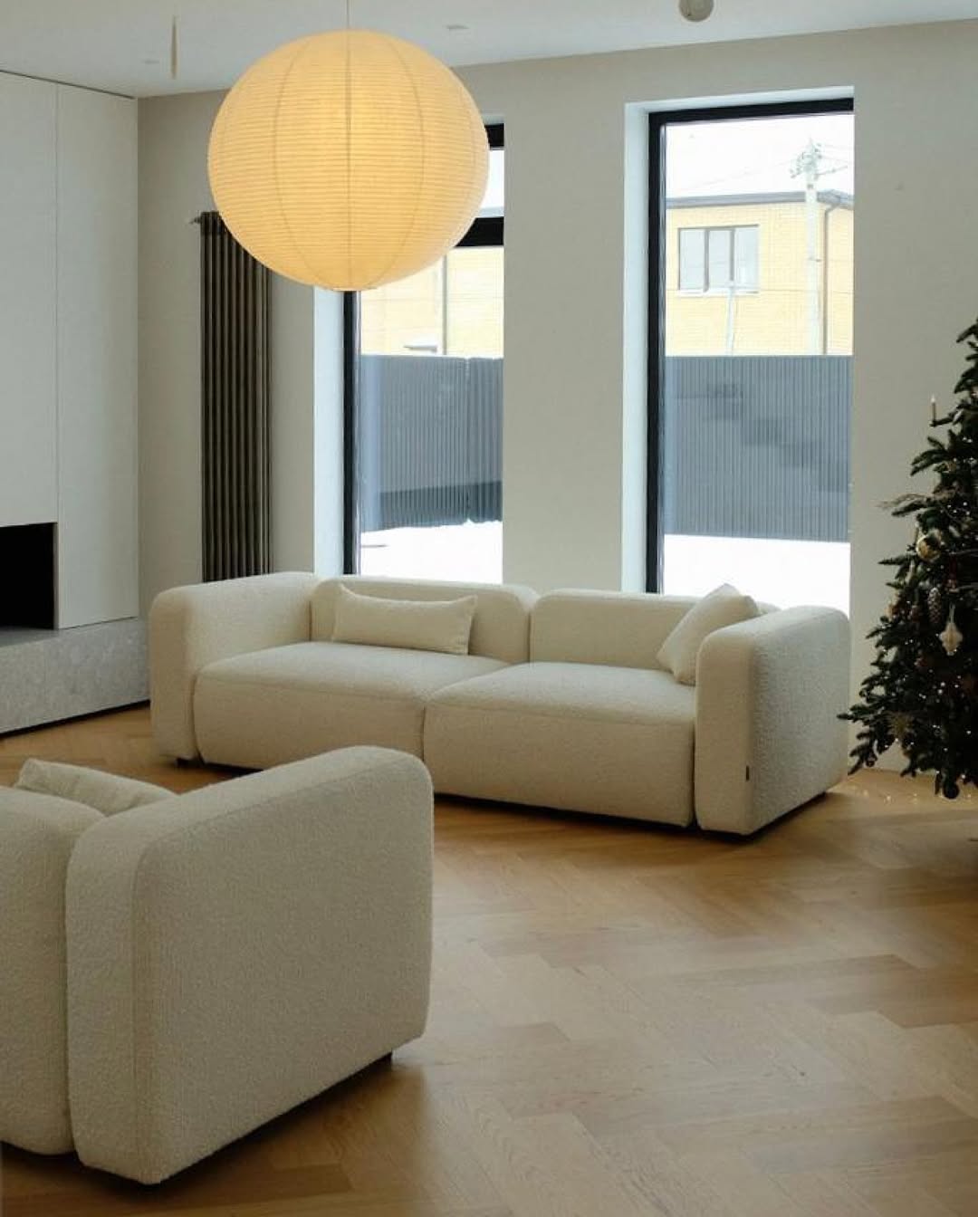 суббота для отдыха дома и постоянной рубрики #annkiathome. любуемся предметами annki® в ваших интерьерах. 

на фото:
1-4 — два дивана plus / конфигурация из 2 модулей / buckle / col: milk
5 — табурет clover / col: grass
6-7 — стол bill / раскладной / col: black, стулья steve dinner / eco wool / col: terra
8-9 — скамья clover 2.0 / col: xmas
10 — кровать cube / col: linen